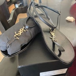 Yves Saint Laurent - Flat sandals